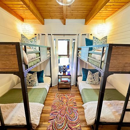 Family Chalet With Sauna, Hottub, Heavenly Views! Mins To Downtown! 蓋特林堡 外观 照片