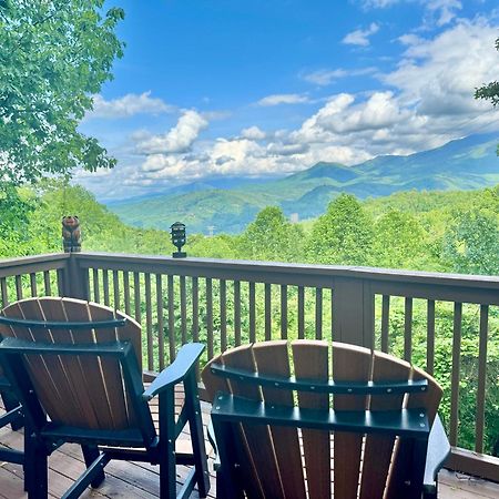 Family Chalet With Sauna, Hottub, Heavenly Views! Mins To Downtown! 蓋特林堡 外观 照片