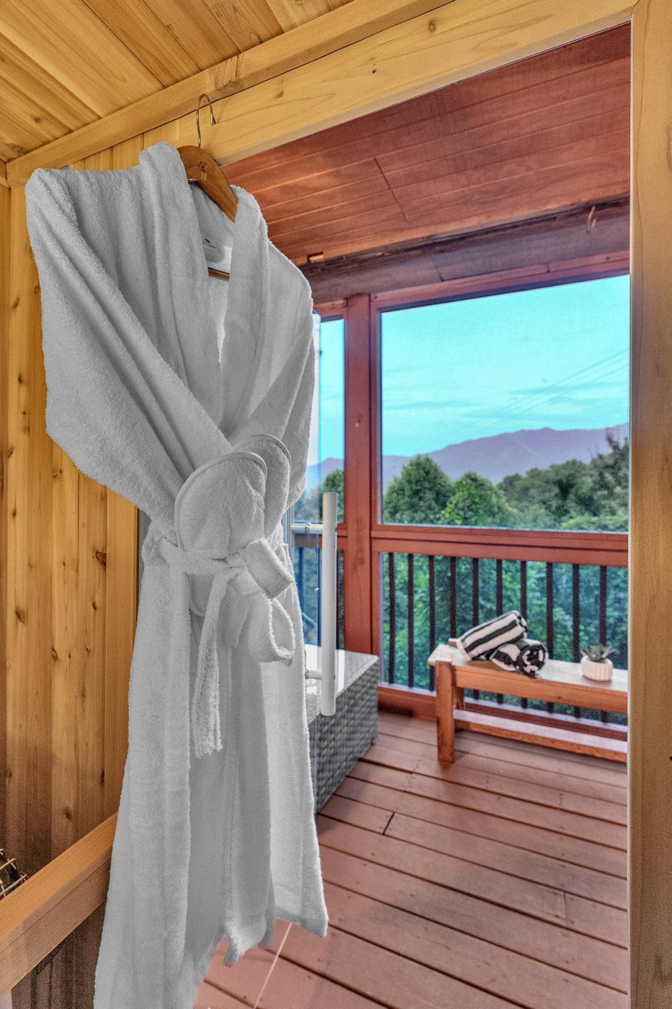Family Chalet With Sauna, Hottub, Heavenly Views! Mins To Downtown! 蓋特林堡 外观 照片