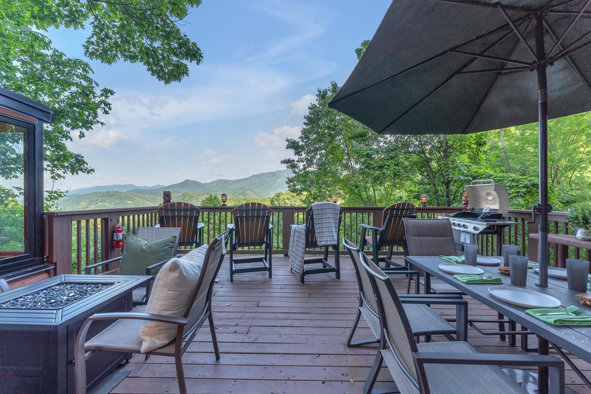 Family Chalet With Sauna, Hottub, Heavenly Views! Mins To Downtown! 蓋特林堡 外观 照片