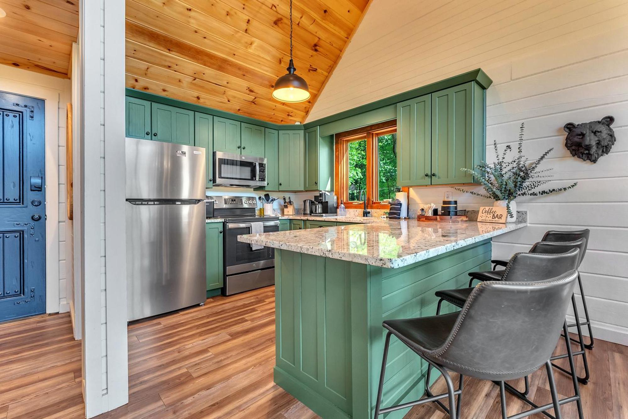 Family Chalet With Sauna, Hottub, Heavenly Views! Mins To Downtown! 蓋特林堡 外观 照片