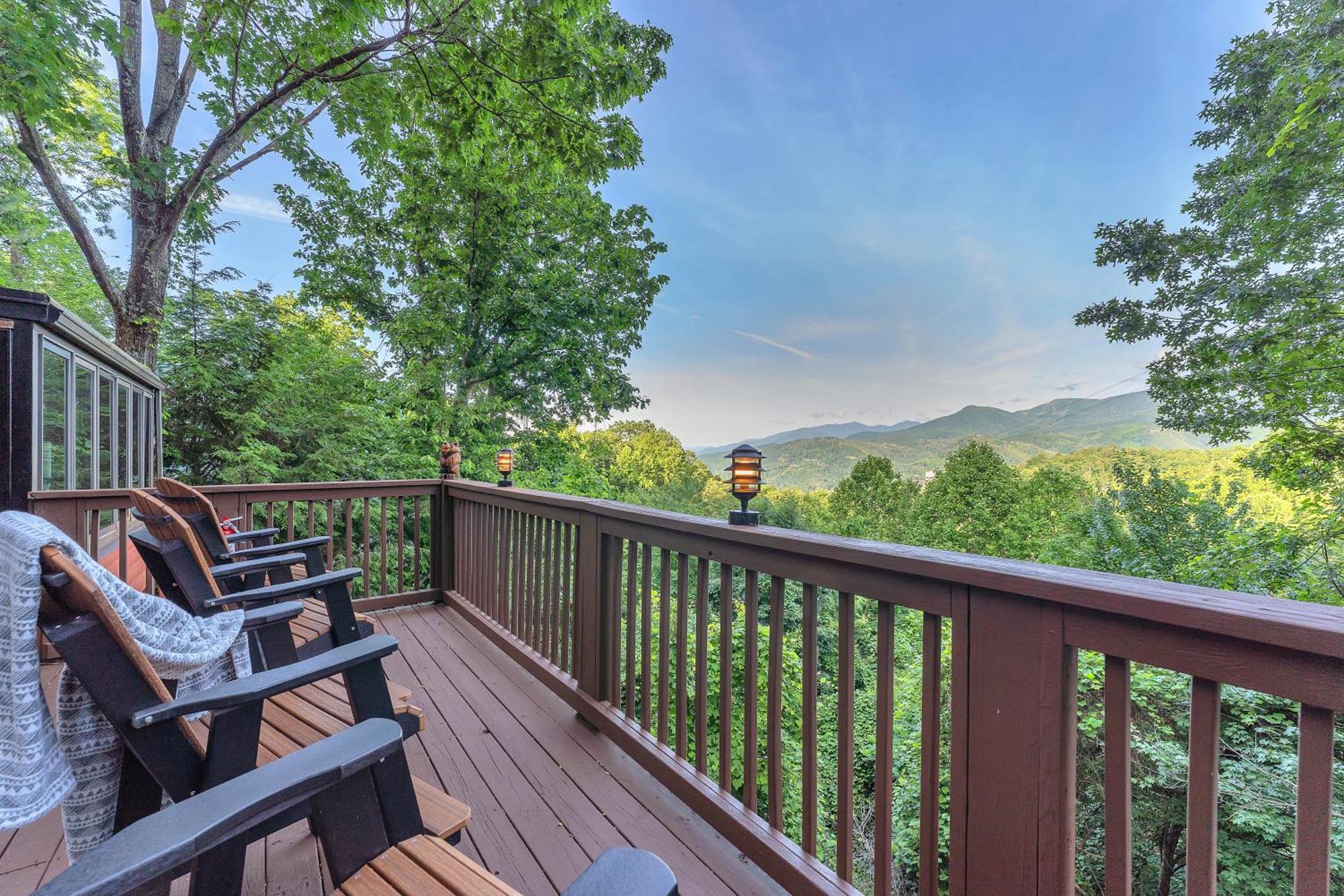 Family Chalet With Sauna, Hottub, Heavenly Views! Mins To Downtown! 蓋特林堡 外观 照片
