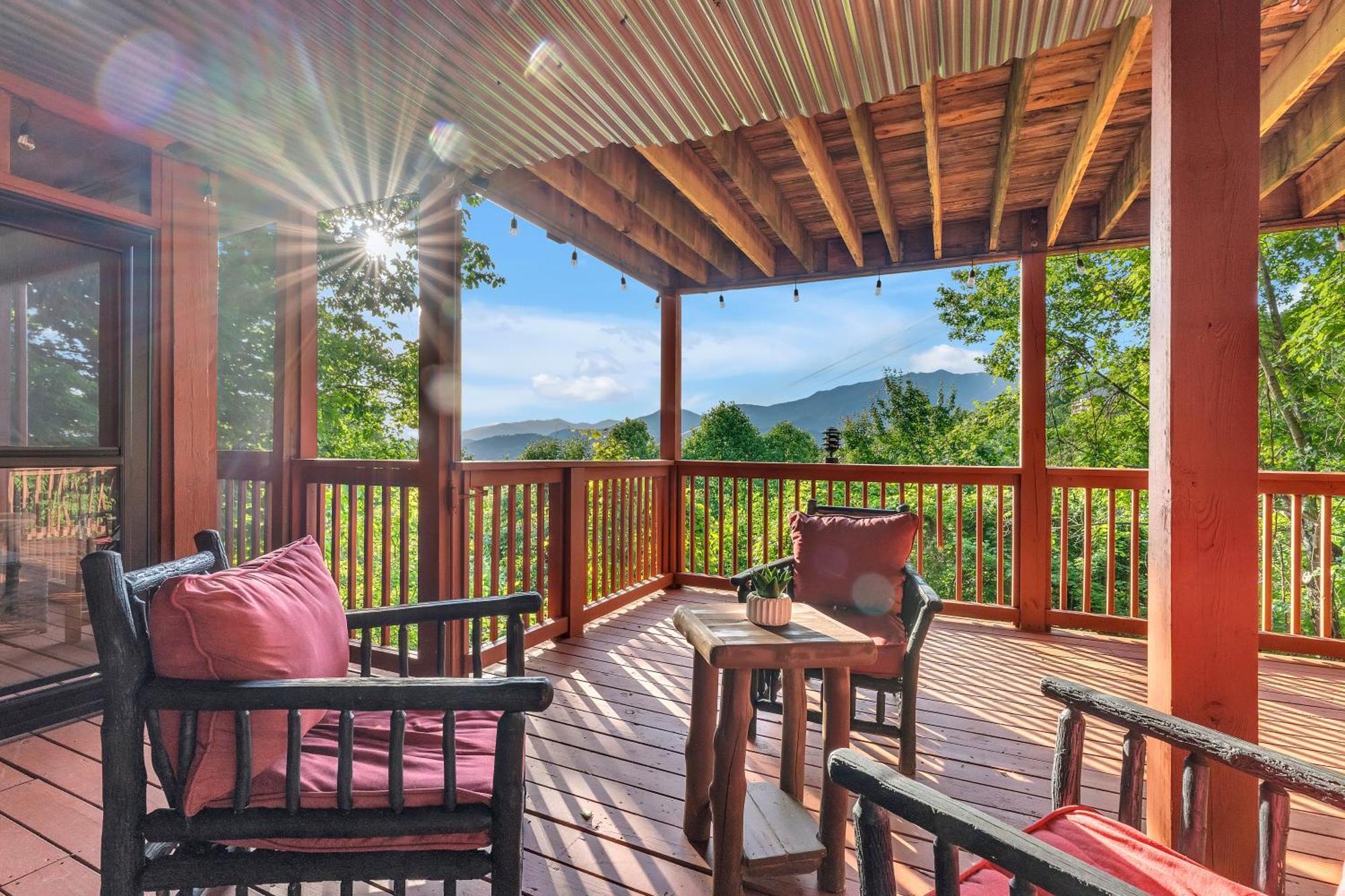 Family Chalet With Sauna, Hottub, Heavenly Views! Mins To Downtown! 蓋特林堡 外观 照片