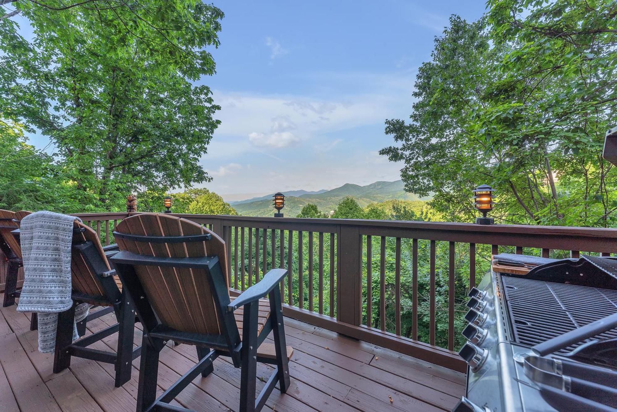 Family Chalet With Sauna, Hottub, Heavenly Views! Mins To Downtown! 蓋特林堡 外观 照片