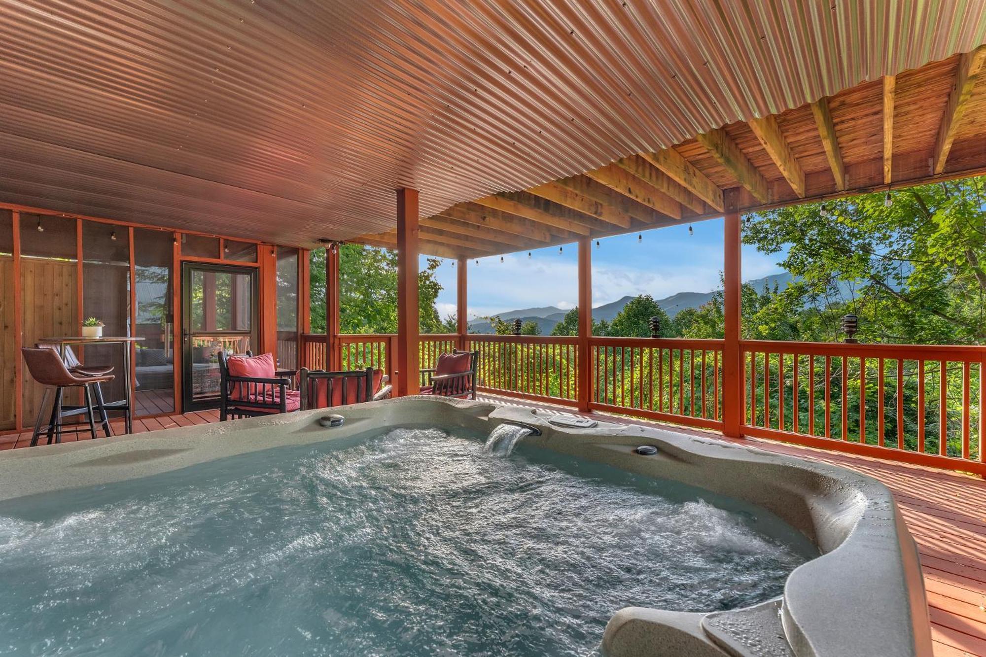 Family Chalet With Sauna, Hottub, Heavenly Views! Mins To Downtown! 蓋特林堡 外观 照片