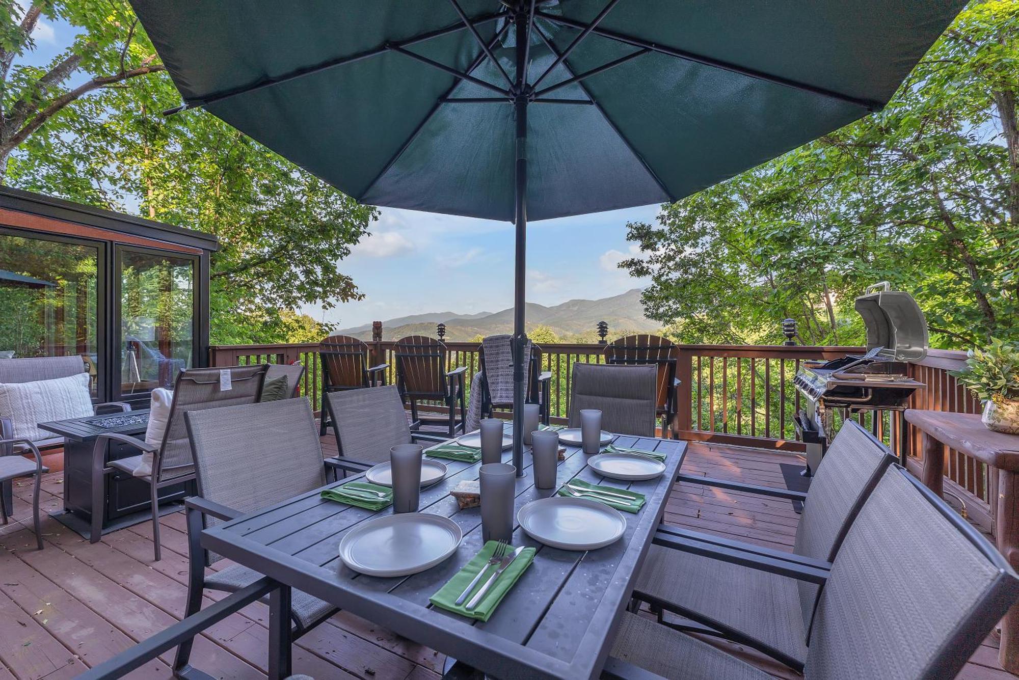 Family Chalet With Sauna, Hottub, Heavenly Views! Mins To Downtown! 蓋特林堡 外观 照片